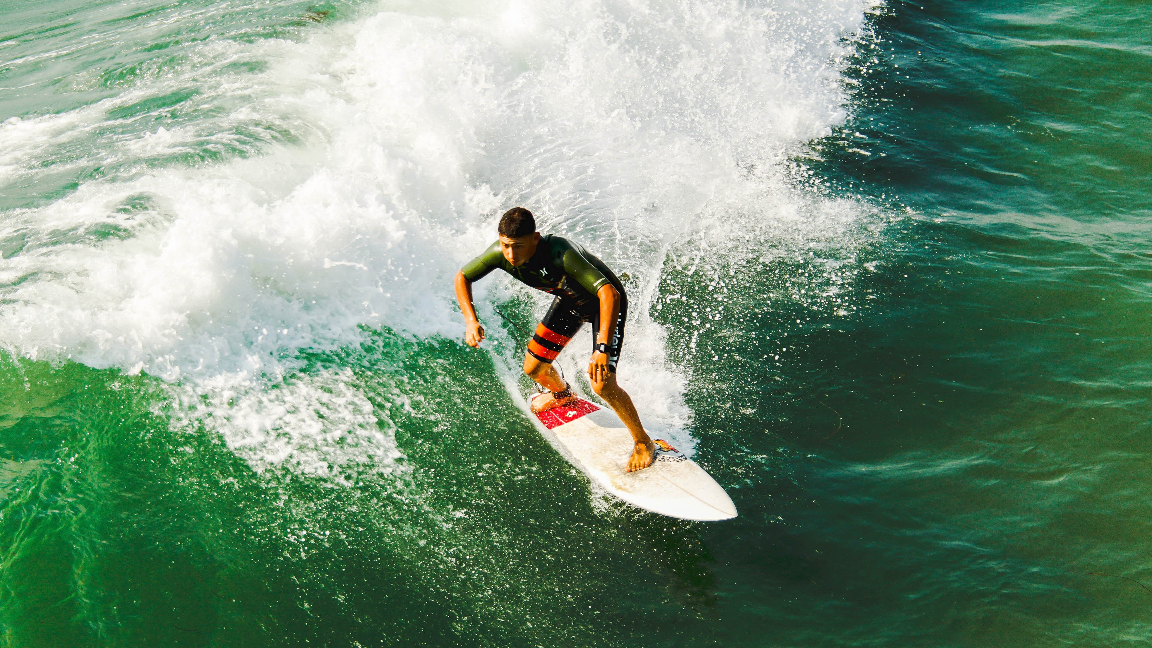 萨内焦点战破茧成蝶，比利亚雷亚尔对阵几内亚的战术启示与个人升华