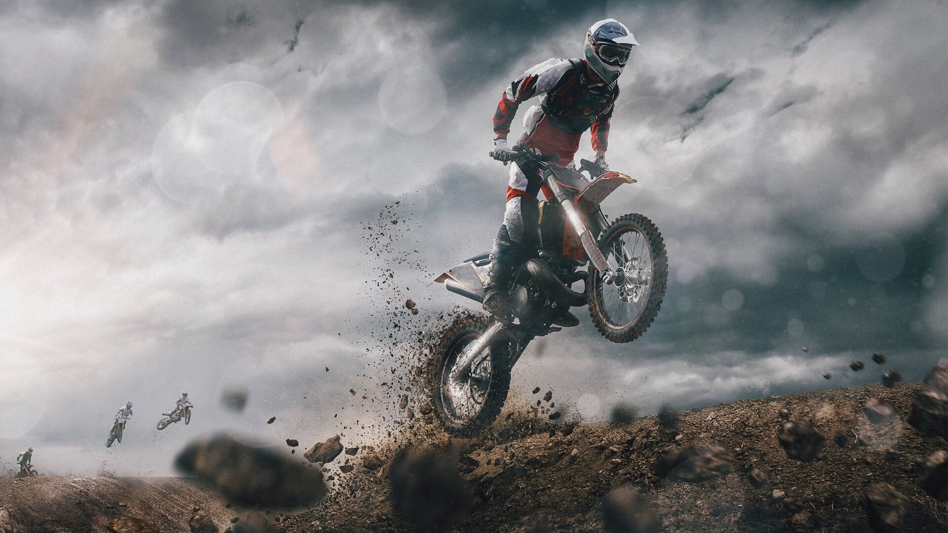 这是一个非常有意思的创作指令。将卡塔尔世界杯与NBA东部分区决赛这两个时空完全错位的元素并置，本身就充满了后现代解构的意味。我们可以从魔幻现实、竞技精神与英雄主义的维度来构建这篇具有唯一性的文章