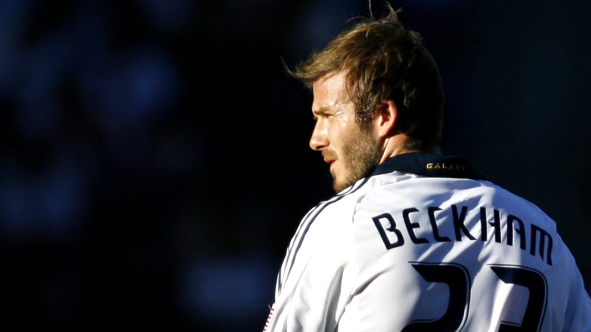 华体会世界杯-绿茵孤勇，当巴萨的红色浪潮吞没贝蒂斯，楚阿梅尼在2026世界杯加冕为王